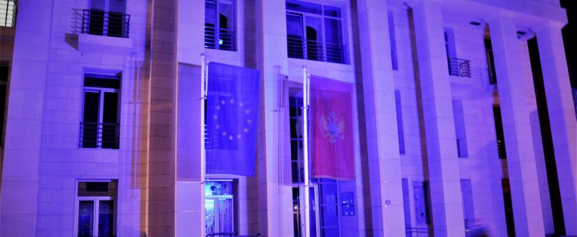 U susret 9. maju – Danu Evrope – zgrada Opštine Gusinje osvijetljena plavom bojom